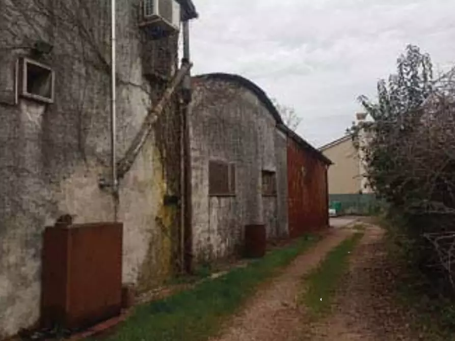 Immagine 4 di Laboratorio in vendita  in Via Solagna a Trevignano