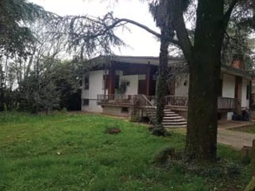 Immagine 1 di Villa in vendita  in Via Solagna a Trevignano