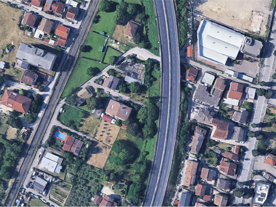 Immagine 5 di Negozio in vendita  in Via Zittola  a Chieti