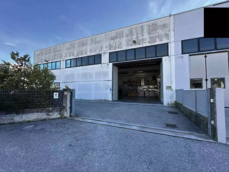 Immagine 1 di Laboratorio in vendita  in Via del Lavoro a Cornuda