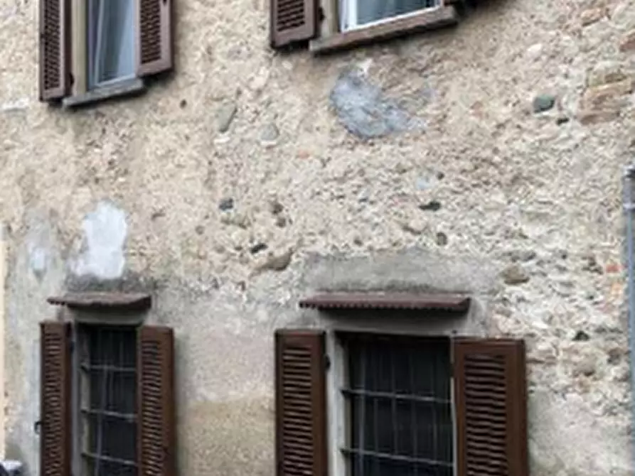 Immagine 2 di Appartamento in vendita  in Via Roma a Gazzada Schianno