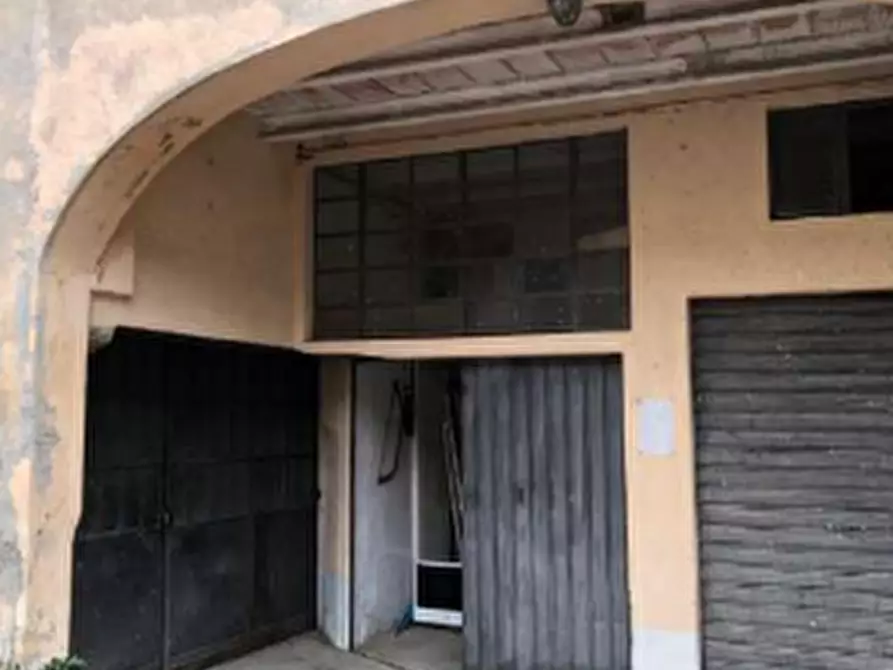 Immagine 4 di Appartamento in vendita  in Via Roma a Gazzada Schianno