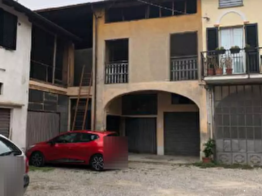 Immagine 5 di Appartamento in vendita  in Via Roma a Gazzada Schianno