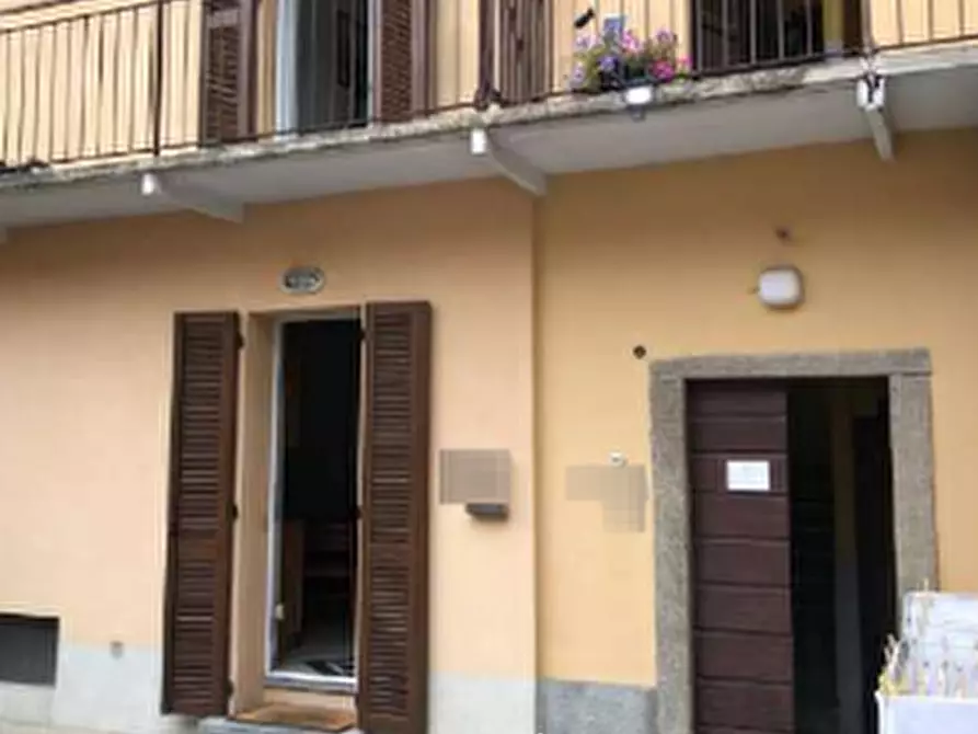 Immagine 6 di Appartamento in vendita  in Via Roma a Gazzada Schianno