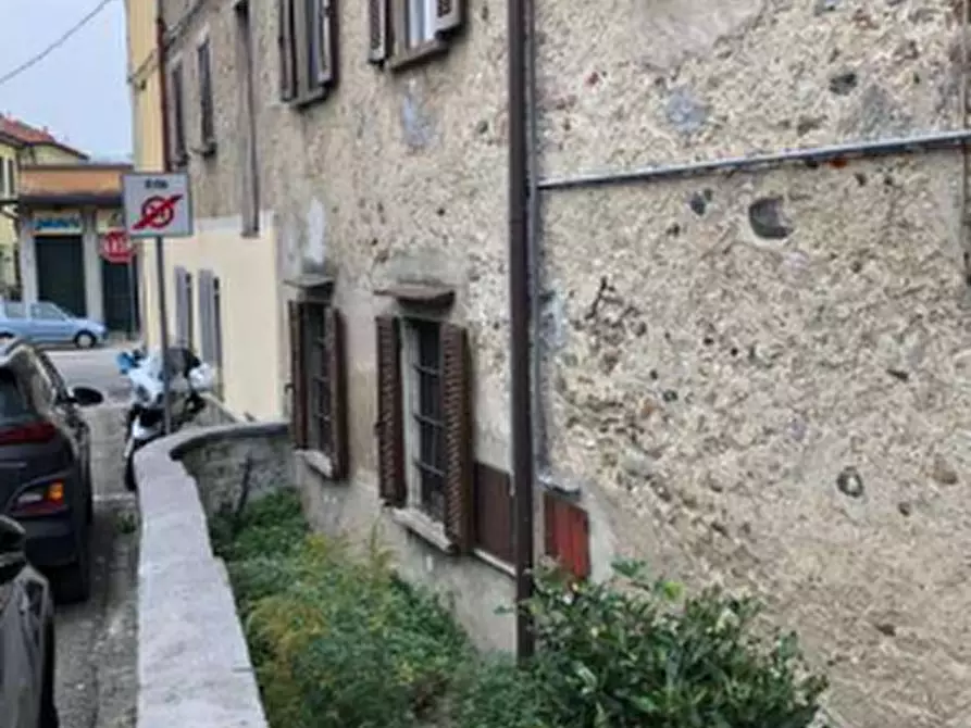 Immagine 1 di Appartamento in vendita  in Via Roma a Gazzada Schianno