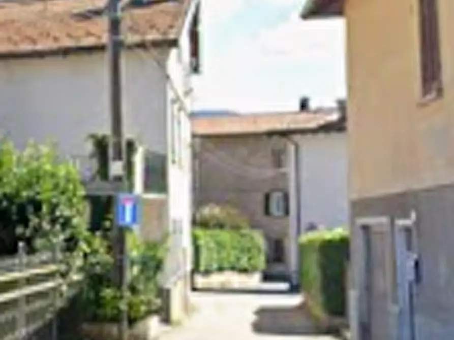 Immagine 15 di Appartamento in vendita  in Via Fratelli Bandiera a Grantola