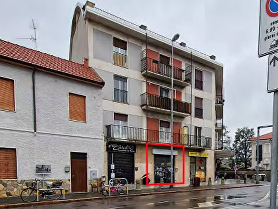 Immagine 2 di Negozio in vendita  in Via Roma a Nerviano