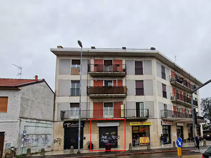 Immagine 4 di Negozio in vendita  in Via Roma a Nerviano