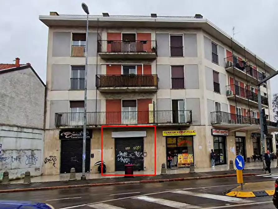 Immagine 7 di Negozio in vendita  in Via Roma a Nerviano