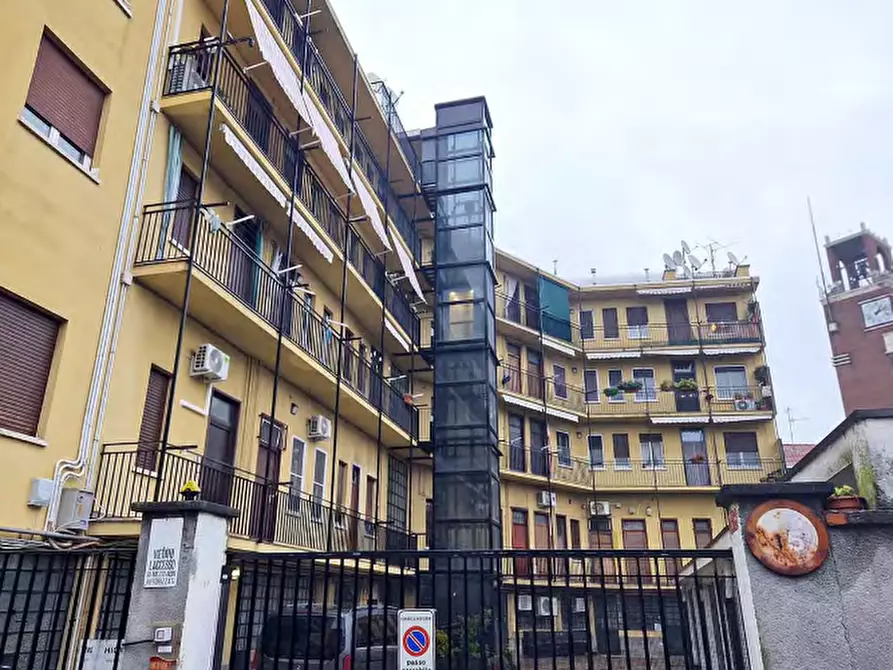 Immagine 11 di Negozio in vendita  in Via Roma a Nerviano