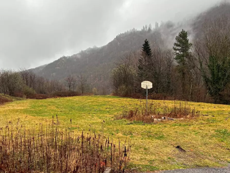 Immagine 5 di Terreno edificabile in vendita  a Valganna