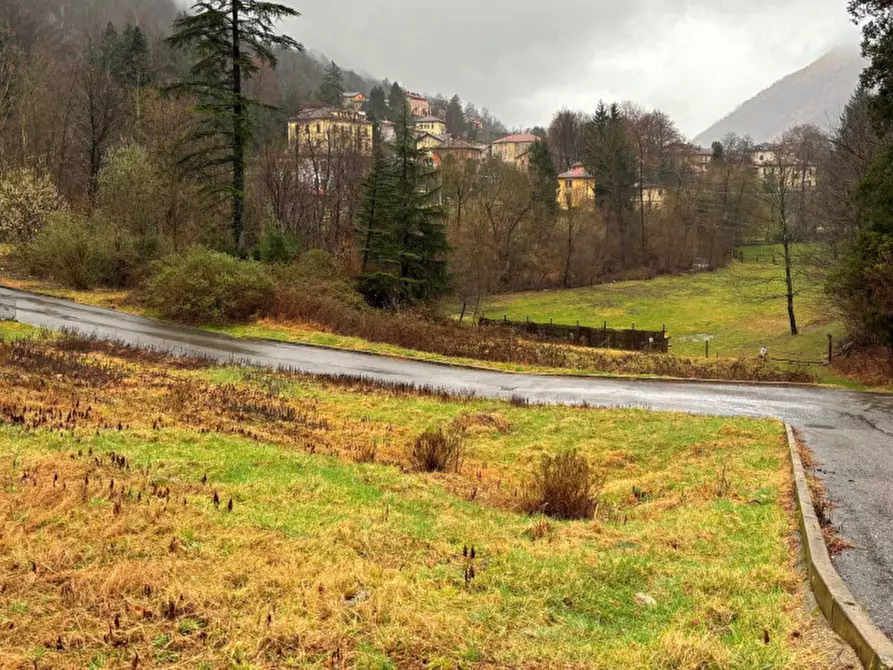Immagine 2 di Terreno edificabile in vendita  a Valganna