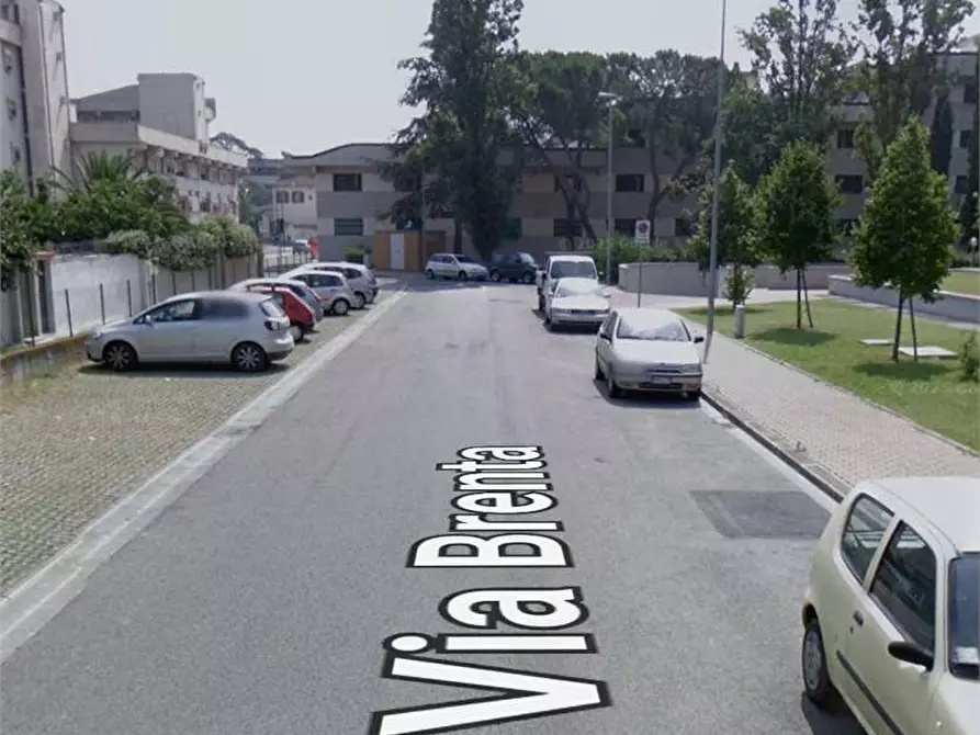 Immagine 9 di Magazzino in vendita  in Via Brenta  a Firenze