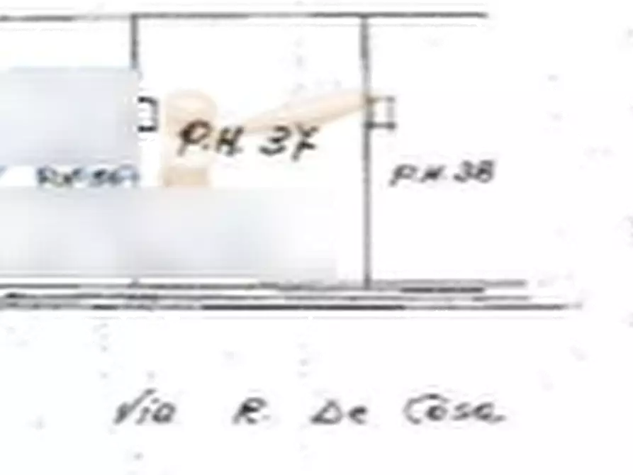 Immagine 7 di Garage in vendita  in Via Raffaele de Cosa a Roma