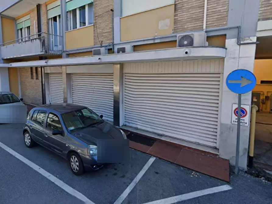 Immagine 2 di Negozio in vendita  in Via Montello a Noventa Padovana