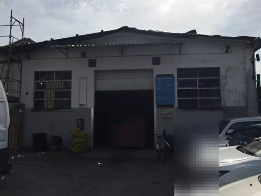 Immagine 2 di Laboratorio in vendita  in Via Giuseppe Parini a Gorgonzola