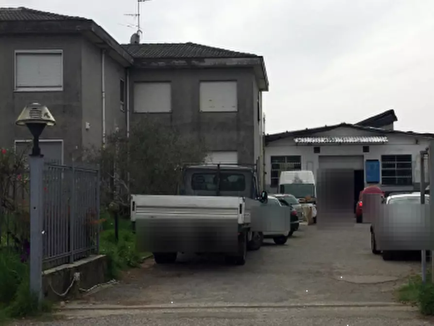 Immagine 1 di Laboratorio in vendita  in Via Giuseppe Parini a Gorgonzola