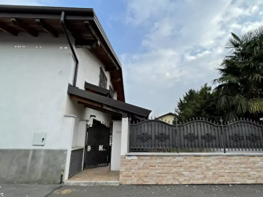 Immagine 4 di Villa in vendita  in Via Cristoforo Colombo a Inveruno