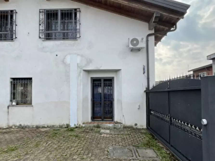 Immagine 7 di Villa in vendita  in Via Cristoforo Colombo a Inveruno