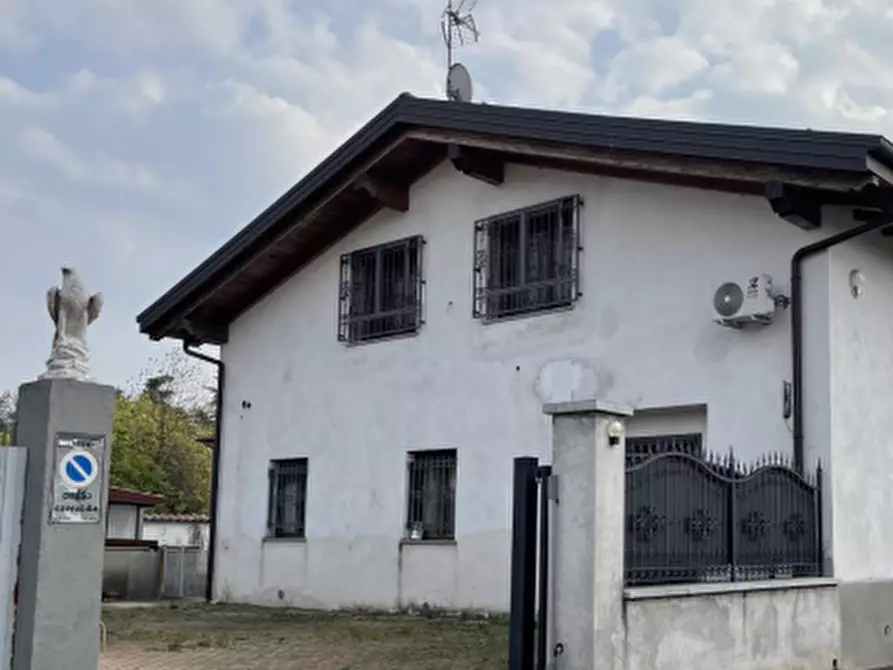 Immagine 13 di Villa in vendita  in Via Cristoforo Colombo a Inveruno