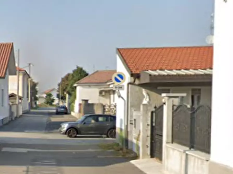 Immagine 18 di Villa in vendita  in Via Cristoforo Colombo a Inveruno