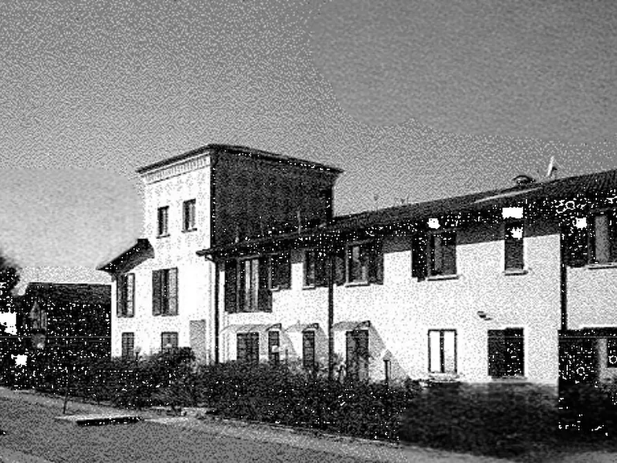 Immagine 2 di Garage in vendita  in Via Molini a Lonato del Garda