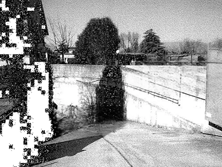 Immagine 3 di Garage in vendita  in Via Molini a Lonato del Garda