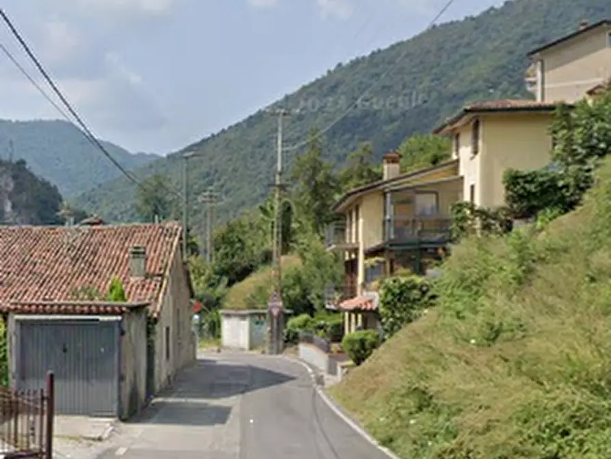 Immagine 2 di Garage in vendita  in Via Madonnina a Gardone Val Trompia