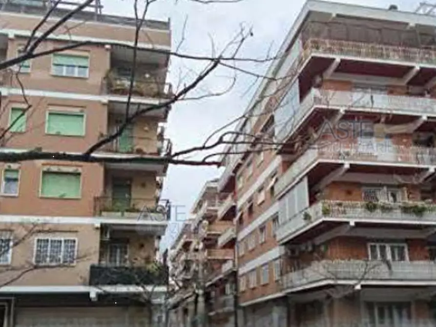Immagine 1 di Appartamento in vendita  in Via delle Canarie a Roma