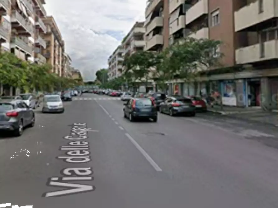 Immagine 10 di Appartamento in vendita  in Via delle Canarie a Roma