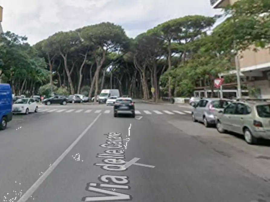 Immagine 11 di Appartamento in vendita  in Via delle Canarie a Roma