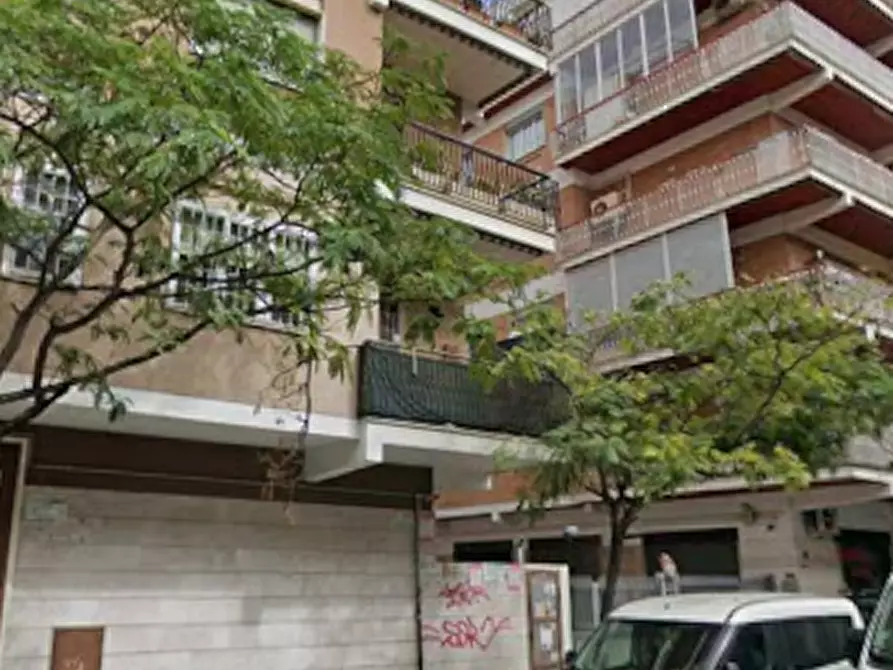 Immagine 6 di Appartamento in vendita  in Via delle Canarie a Roma