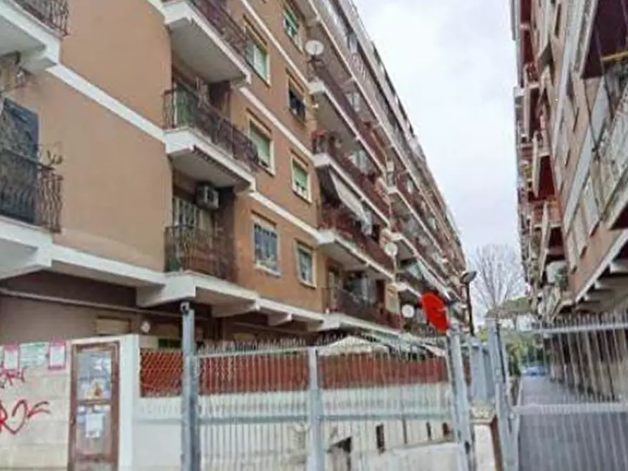 Immagine 7 di Appartamento in vendita  in Via delle Canarie a Roma