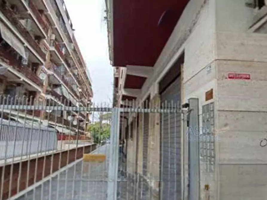 Immagine 8 di Appartamento in vendita  in Via delle Canarie a Roma