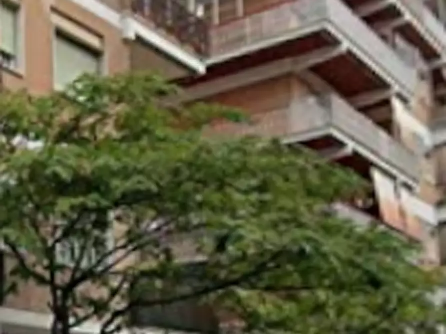 Immagine 9 di Appartamento in vendita  in Via delle Canarie a Roma