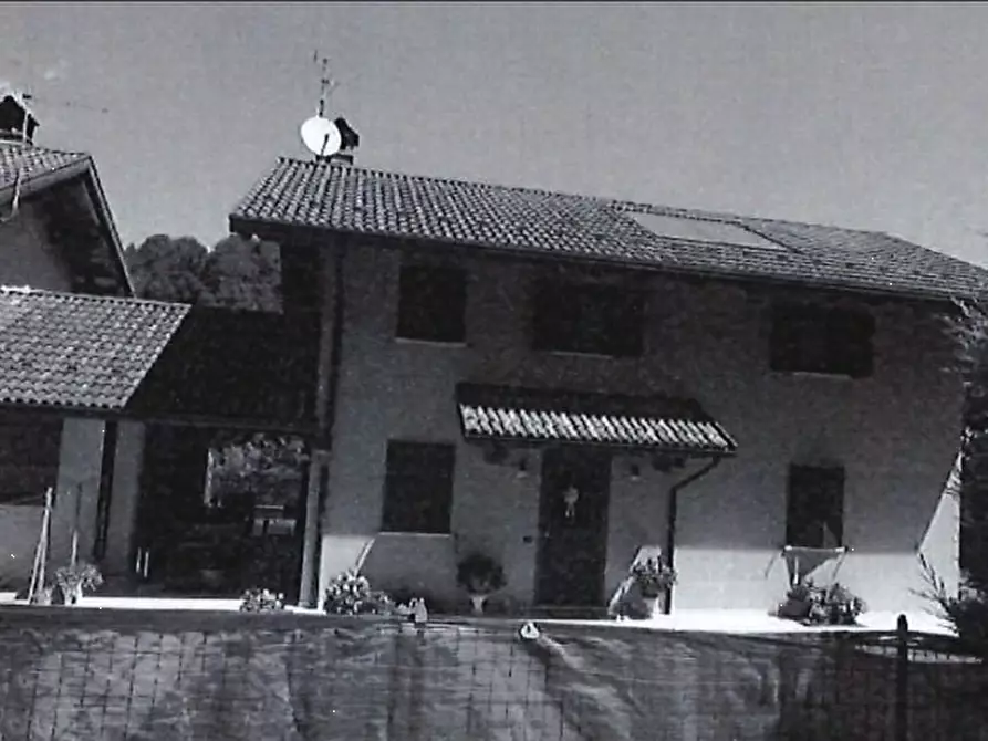 Immagine 1 di Casa indipendente in vendita  in via Fratelli Como a Borgo Valbelluna