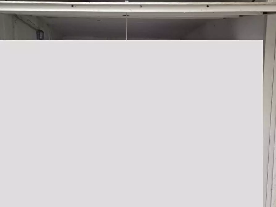 Immagine 1 di Garage in vendita  in Via Morganti  a Lesmo