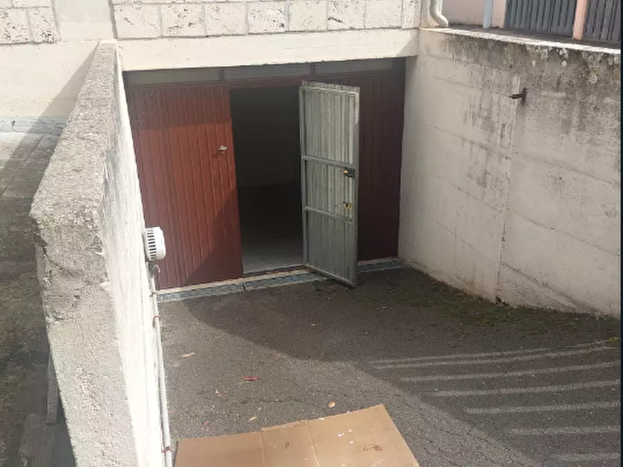 Immagine 2 di Magazzino in vendita  in Via del Rivo a Terni