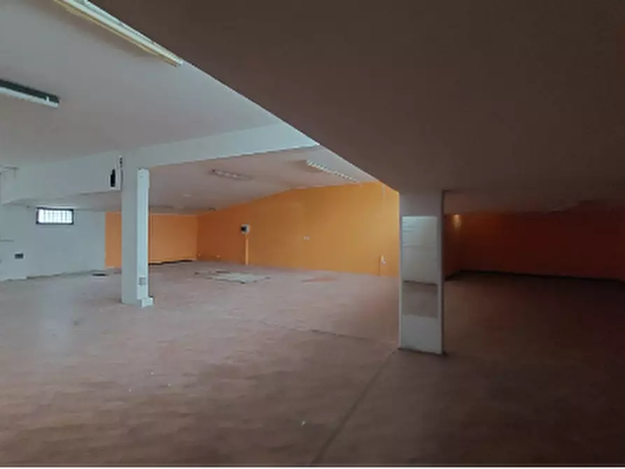 Immagine 4 di Magazzino in vendita  in Via del Rivo a Terni
