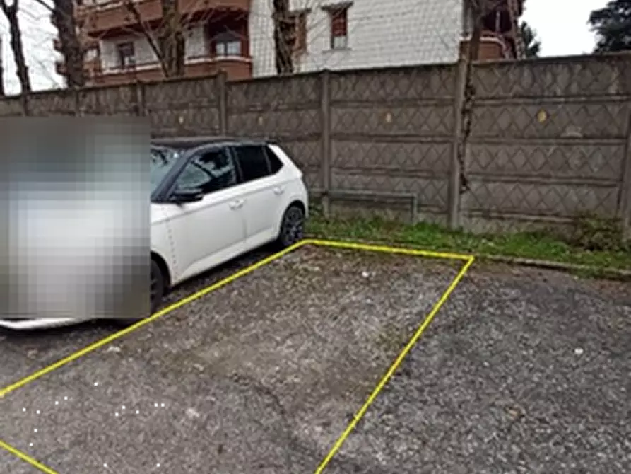 Immagine 1 di Posto auto in vendita  in Via Emilio Borsa  a Monza