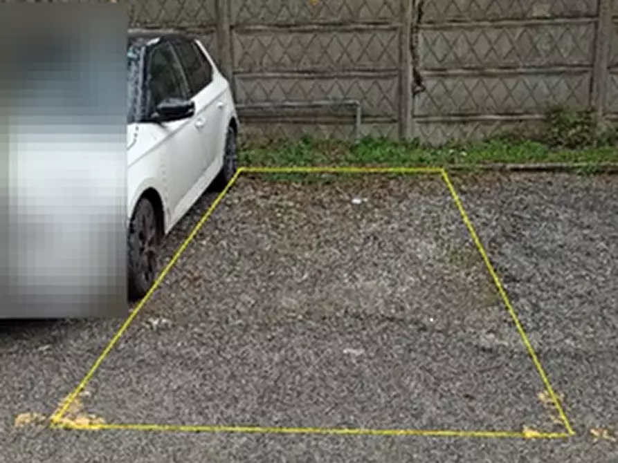 Immagine 2 di Posto auto in vendita  in Via Emilio Borsa  a Monza