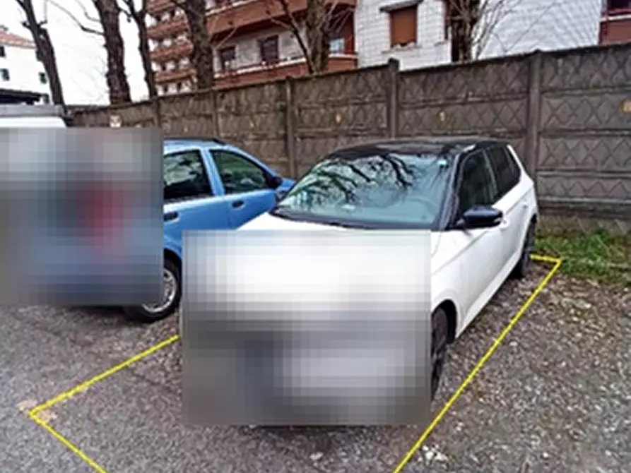 Immagine 1 di Posto auto in vendita  in Via Emilio Borsa  a Monza
