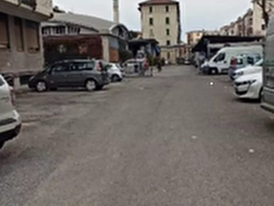 Immagine 11 di Posto auto in vendita  in Via Emilio Borsa  a Monza