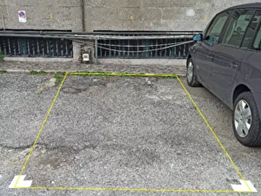 Immagine 1 di Posto auto in vendita  in Via Emilio Borsa  a Monza