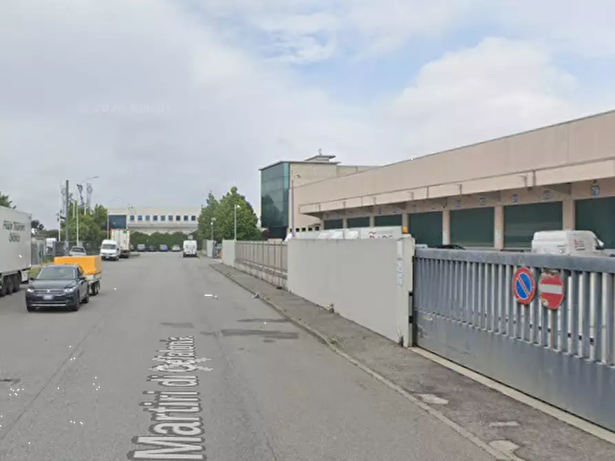 Immagine 8 di Garage in vendita  in Via Martiri di Cefalonia a Peschiera Borromeo