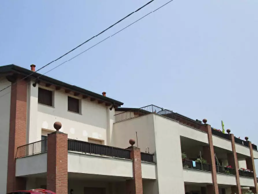 Immagine 10 di Appartamento in vendita  in Via Sandro Pertini  a Pizzale