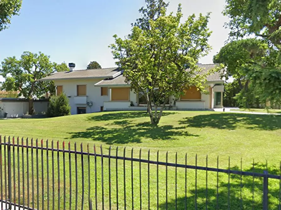 Immagine 1 di Villa in vendita  in Via Nazario Sauro a Corbetta