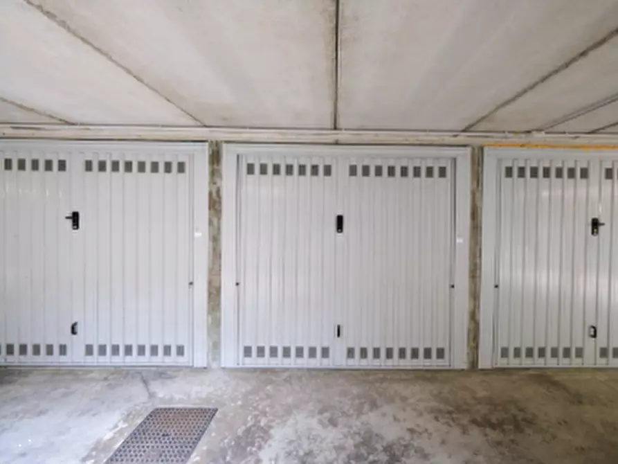 Immagine 5 di Appartamento in vendita  in Via Martiri di Cefalonia a Peschiera Borromeo