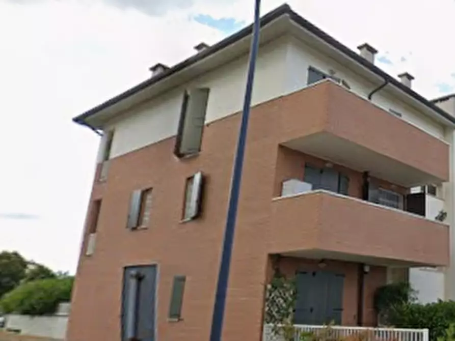 Immagine 6 di Appartamento in vendita  in Via Ubaldo Comandini  a Ravenna