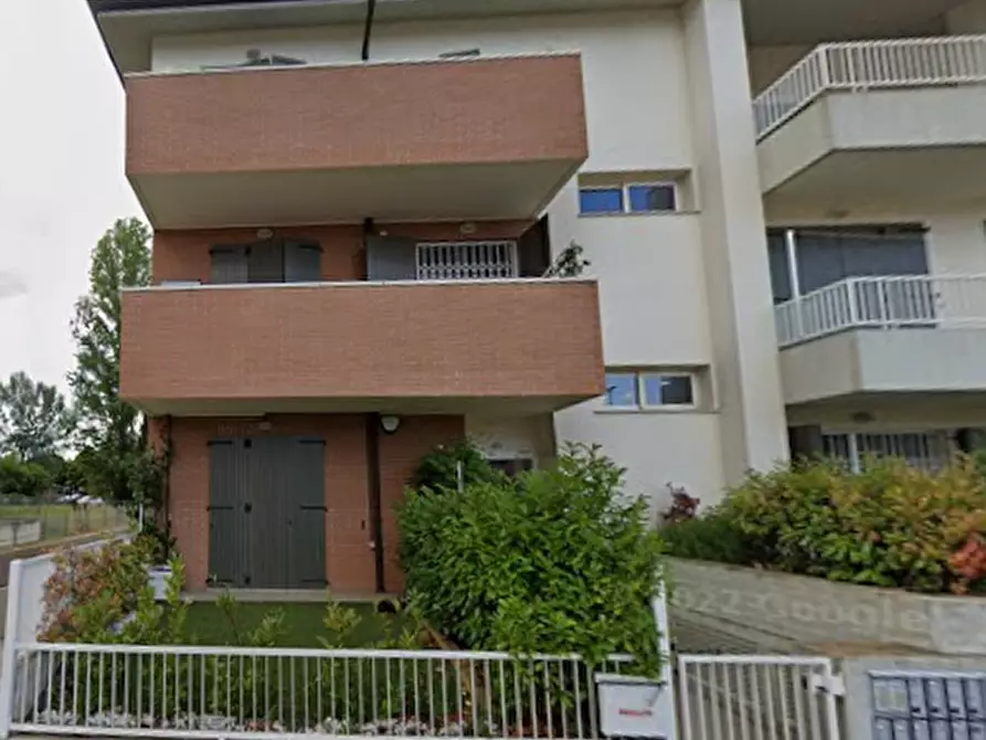 Immagine 1 di Appartamento in vendita  in Via Ubaldo Comandini  a Ravenna